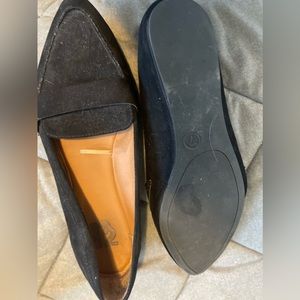 Black m pointed toe flats